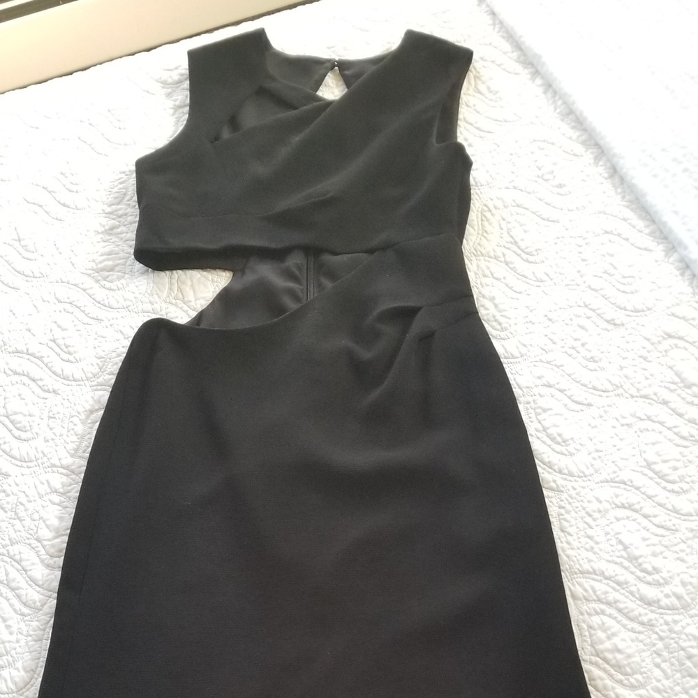 BCBGMAXAZRIA BLACK CREPE CUT OUT SEXY GOWN. SIZE 6